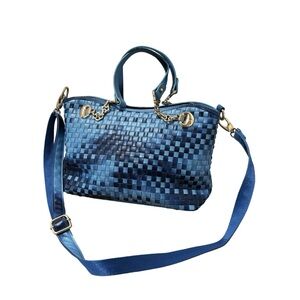 Blue weaved women handbag top zipped